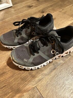 On Running Cloud Women's Sneakers - Gray and Black